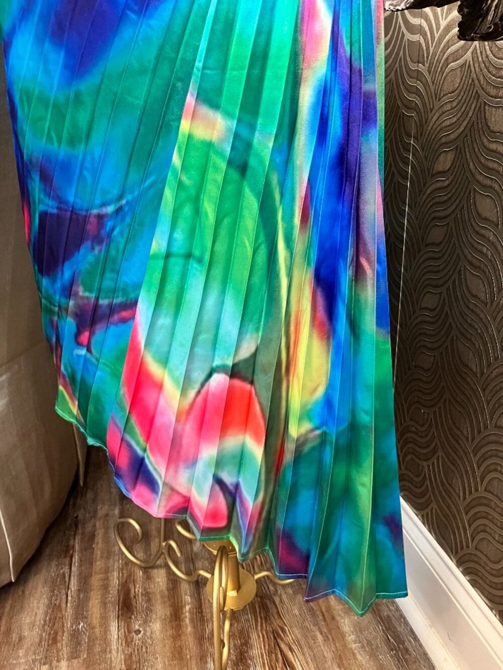 AKIRA Label watercolor pleated satin midi dress - Picture 6 of 6